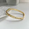 Designer di gioielli di lusso da donna Bracciale con diamanti quadrati Yiwu Tendenza moda Chiusura completa Strass con logo e scatola