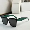 Occhiali da sole quadrati con logo P home Montatura rettangolare nera e bordi spessi Materiale acetato UV400 Lenti grigio ardesia Codice prodotto SPR24Z Con scatola originale