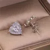 スタッドイヤリング女性のためのHuitan Love Luxury Inlaid Heart Cubic Zirconia Statemen