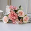装飾的な花1PC 6ヘッドローズ菊シルクブーケ結婚式のための人工クリスマスリースホーム装飾用フラワーポット装飾