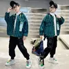 Jackor 2023 Korean 414 år pojkar Spring Thin Trench Coat Denim Jacket Children's Clothes Casual Fashion Hooded Jeans 230904