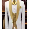 Ternos masculinos branco e dourado vestido de noite de casamento padrinho xale lapela terno masculino para 3 peças traje homme jaqueta colete calças2355