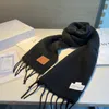 Bufanda de diseñador para mujer 100% cachemira Jacquard Bufandas para mujer Invierno Hombres Mujeres Bufanda de lujo Bufandas de mantón suave Tamaño 123 * 185 con caja de regalo