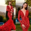 2020 Red Mermaid Prom Dresses spets Appliced ​​Crystal Plunging Neck Långärmad aftonklänning Tiered kjolar Illusion Sexig mantel de s228a