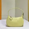 Mini Moon Bolsas Bolsa Mulheres Bolsa De Ombro Couro Genuíno Fechamento Com Zíper Letras Impressas Alça Ajustável M82426 Simples Mais Novo Pacote De Axilas