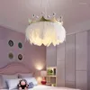Lampes suspendues Kobuc moderne plume blanche lumières or couronne chambre de fille lampe suspendue avec décor en cristal pour chambre El AC110V 220V
