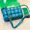 Yeni üst düzey dünya el çantası dokuma tofu çantası yumuşak çanta 26x18 Seçim için çeşitli renkler süpürüldü