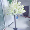 Dekoratif çiçekler 180 cm uzunluğunda lüks yapay kiraz çiçeği ağacı beyaz simülasyon Düğün istasyonu için sahte bitki çekim sahne sahne