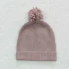 Kläder sätter grossist RTS Barntillbehör Baby Boys Girls Eight Hairball Sticked Hats High Quality Fall and Winter