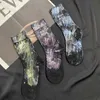 Chaussettes de créateurs 2023 Nouvelle bonneterie pour femmes à la mode en poudre d'argent Graffiti Medium Tube Sock fait à la main coloré personnalisé tendance YV09