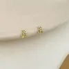 Pendientes De tuerca bonitos perlas simuladas flor pequeña para Mujer joyería De oreja De Color dorado Simple pequeños Pendientes florales Aretes De Mujer