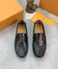 Mocasines skor aa våren hösten män hockenheim äkta läder loafers skor lyxdesigner casual loafers svart gyllene storlek 38-45