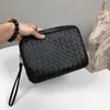 Luxury Bag Bottga Vene Men's Bag Ailliy Handväska Woven Handväska Herrförvaringsväska underarmsäck Hand Grab stor kapacitet Bankettväska x