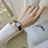他の時計女性のための女性のシンプルなヴィンテージ時計ダイヤル腕時計レザーストラップリストウォッチ高品質のレディースカジュアルブレスレット時計230904