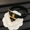 Pulseiras de couro de designer para homens mulheres pulseira com letras triângulo invertido preto pulseira homens braclets braçadeira damen pulseiras de ouro braclet 4 cores