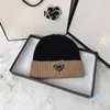 Kadınlar Şeker Renk Patchwork Sonbahar ve Kış Sıcak Tasarımcısı Beanie Hat Erkekler Cap Spor Stili Mektup Baskı Casquette