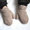 Wanten Winter Coral Fleece Korte handschoenen voor kinderen Kinderen Baby Effen Gebreid Pluche Harige Lange Vinger Wanten Herfst Handwarmer 1-4Years 230905