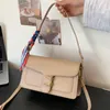 Nouveau sac à main de créateur de sacs croisés pour femmes pour femmes Designers de fourreaux C Letter Sacs d'épaule de luxe sac à main de luxe CXD230952