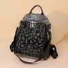 Factory Outlet Femmes Sac à bandoulière 2 couleurs quotidiennes Joker Snake Handbag multifonctionnel Punk Rivet Backpack Soft Glossy Le cuir brillant Backpacks 620 # #