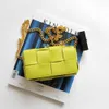 Тканые сумки на плечо Bottegaaaveneta 2023 Show Мини-вязаная ручная сумка с буквенной печатью Нагрудная сумка Женская сумка из натуральной кожи LY NY0Q