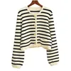 Pulls pour femmes Designer 2023 Début du printemps Nouvelle maison Laine Noir et Blanc Stripe Bouton d'or Taille haute Pull court tricoté Cardigan Manteau QMC7