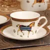 Xícara de café de porcelana com design de cavalo com pires Conjuntos de café de porcelana com contorno dourado Xícaras de chá 246W