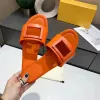 Designer tofflor kvinnor glider svarta med bandade lägenheter lyx varumärke f sandaler läder utsmyckade baguette mönster bokstav strand flip flops