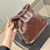 Sac de luxe pour femme de marque haut de gamme, sac seau, sac errant, chaîne en métal avec badge, sac bandoulière, sac à main, sac poubelle amovible sous les aisselles