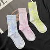 Chaussettes de créateurs 2023 Nouvelle bonneterie pour femmes à la mode en poudre d'argent Graffiti Medium Tube Sock fait à la main coloré personnalisé tendance YV09