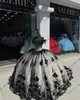Grundläggande avslappnade klänningar vintage svarta pärlor pärlor 3D -blommor 15 år gammal quinceanera klänning 2023 Sweet 16 Dress Party Gown Lace Up Vstidos de Gala LST230904