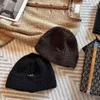 chapeaux pour garçon fille tresse bonnet pour femmes casquettes de mode de haute qualité logo en métal décoration casquette de crâne y compris la boîte cadeau préféré