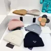 Topp vinter beanie klassiska bokstäver broderade stickade mössor för män kvinnor ull hattar mode inverterad triangel unisex varm skalle cap casquette multi stilar