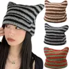 Beanie/Skull Caps Gestreepte Muts met Kat Oor Dames Contrast Schattig Duivel Hoorns Hoed Meisjes Handgemaakte Gehaakte Winter Warme Skimuts Halloween Cadeau 230905