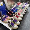 Mężczyźni Kobiety Top Quality Buty Sneakers 2023 Haftowe białe zielone czerwone paski buty damskie trampki unisex chodzące trenerzy sportowe