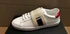 Chaussures décontractées Top qualité Casual Chaussures Designer Baskets Hommes Femmes Classique Blanc Stripe Toile Épissage Sneaker Animal Broderie Abeille Formateurs