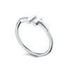 Klassiska Desinger Jewelry Love Ring Luxury Silver Plated Gift for Valentines Day Wedding Day Fahsion Stylish Artikel för att matcha alla outfitstorlek 6/8/8/9/11mm icke-allergiska