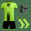 Autres articles de sport Enfants Football Jerseys Ensembles Hommes Vêtements de football Costume Enfants Uniformes Survêtement Jersey Kits Gratuit Shin Guards Pads Chaussettes 230905