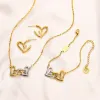 Europe Amérique Styles 18k Plaqué Or Pendentif Colliers Créateurs De Luxe Lettres Amour Mode Femmes Collier De Mariage Bijoux Cadeaux