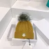 كبسولات عالية النسخة الفاخرة متماسكة مصمم الأحرف الأولى M للنساء الرجال مطابقة Fox Hairball Beanie الخريف/الشتاء الدافئة للرياح للرياح E