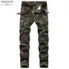 Mäns jeans mode militär kamouflage manlig smal trend hip hop rak armé grön ficklast denim ungdomsmärke byxor 230904