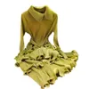 Robes décontractées de base Tempérament et revers élégant Bord d'oreille en bois Jupe à gâteau plissée Cravate à la taille Robe Miyake Femme Automne Lâche Simple 230905