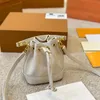 Cowhide broderad hinkväska mini vit axelväska borttagbar rem handväskor toppkvalitet designer väskor äkta läder axlar casual fest tygväskor