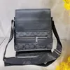 Borsa a tracolla di marca 24SS Borsa a tracolla da uomo Borsa a tracolla monospalla urbana Borsa da viaggio casual sportiva coreana verticale