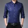 Men's Casual Shirts Kemeja Halus Kotak kotak Tipis Baru Pria Kasual Cerdas Kerah Lengan Panjang Pakaian Musim Semi Gugur Koreon Atasan Fashion Bisnis Longgar 230904