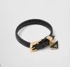 Bracelets en cuir de créateur pour hommes femmes bracelet avec lettres triangle inversé bracelet noir hommes bracelets brassard damen bracelets en or bracelet 4 couleurs