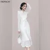 Robes décontractées de base Doux français léger luxe Chic Design haut de gamme robe blanche col en v dentelle taille haute mince jupe en queue de poisson robe élégante 230905