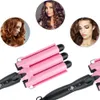 Curling Irons 3 Barrel Iron Wand Temperaturjusterbar 5 Storlek Perm Splint Ceramic Triple Barrels Hair Waver Portable Curler 230906