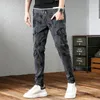 Mäns jeans märke magra män smala fit denim joggare sträcker fem stjärntryckt sex fickor manlig jean blyerts casual lastbyxor