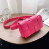 El çantaları totes kadın göğüs tasarımcısı bottlegass kaset çantası yaz moda pembe zincir dokuma bel crossbody venetass deri