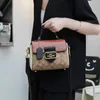 Leichte, luxuriöse Textur für Damen, 2023, neue Freizeit, vielseitige kleine quadratische Tasche und One-Shoulder-Crossbody im ausländischen Stil, Code 99